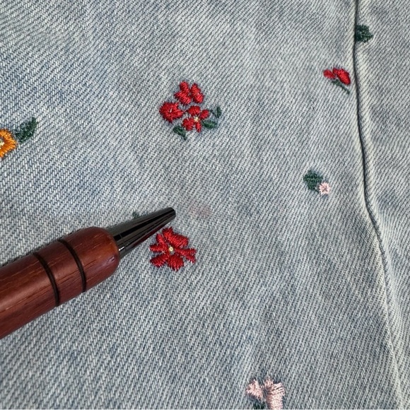 Urban Outfitters BDG High Rise Loose Baggy Embroidered Floral/Carrots Size 29 - Picture 8 of 13